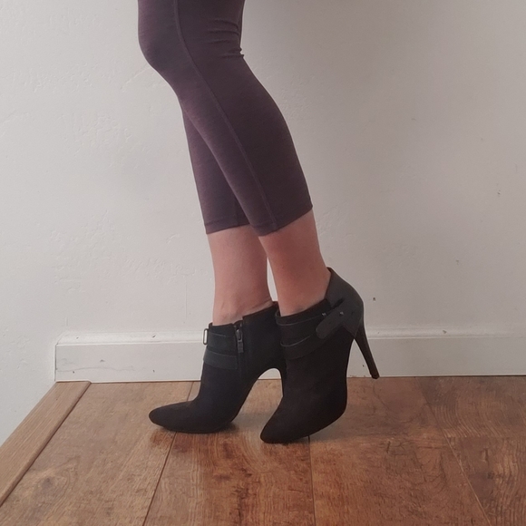 D Black Pointed Toe Booties Size 7.5 - Picture 4 of 7